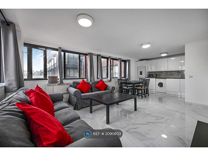 3 Bedroom Flat To Rent In Sullivan Court, London, SW5