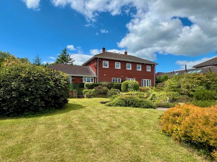 4 Bedroom Detached House For Sale In Lumley Close, Kenton, Exeter, EX6