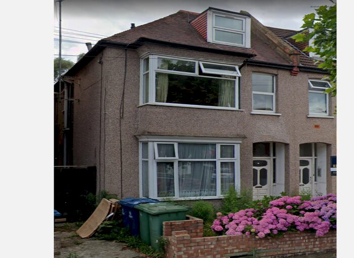 Studio To Rent In Weldone Cresent, Harrow HA1