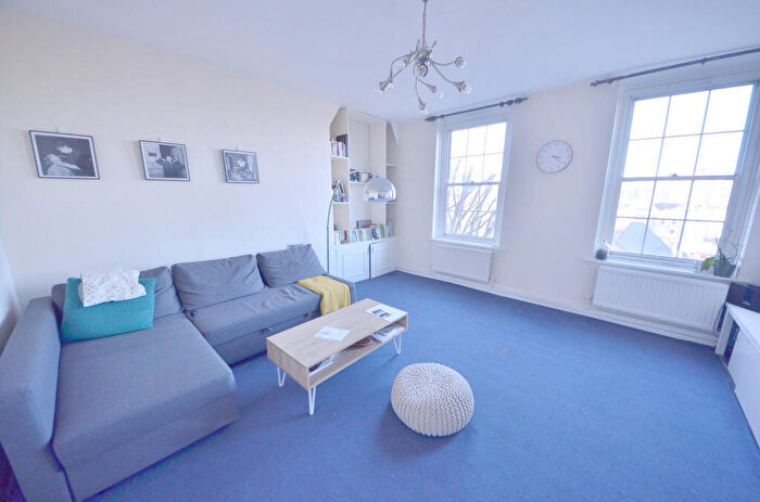 1 Bedroom Apartment To Rent In Caledonian Road, Islington, N7