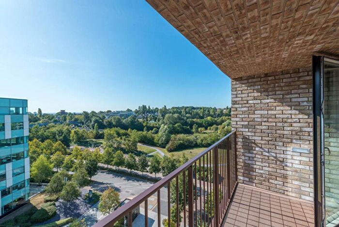 2 Bedroom Flat To Rent In Lakeside Drive, Park Royal, London, NW10