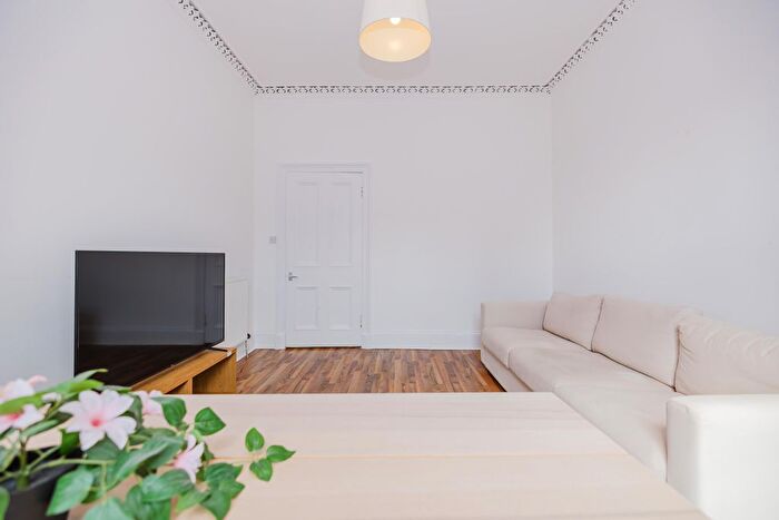 2 Bedroom Flat To Rent In Drumdryan Street, Edinburgh, EH3