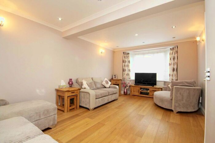 4 Bedroom Semi-Detached House To Rent In St. Pauls Close, Hounslow, TW3