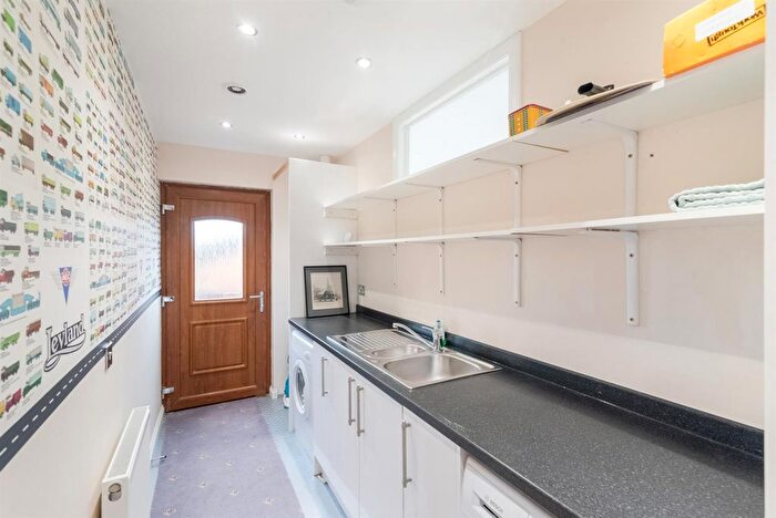 2 Bedroom Detached House For Sale In Hill View Lodges, Rumbling Bridge, KY13