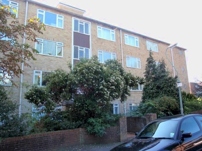 2 Bedroom Flat To Rent In Devonshire Court, The Drive, Hove, East Sussex, BN3