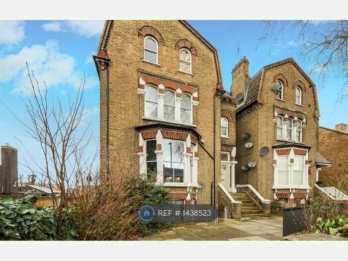 2 Bedroom Flat To Rent In Kings Avenue, London, SW4