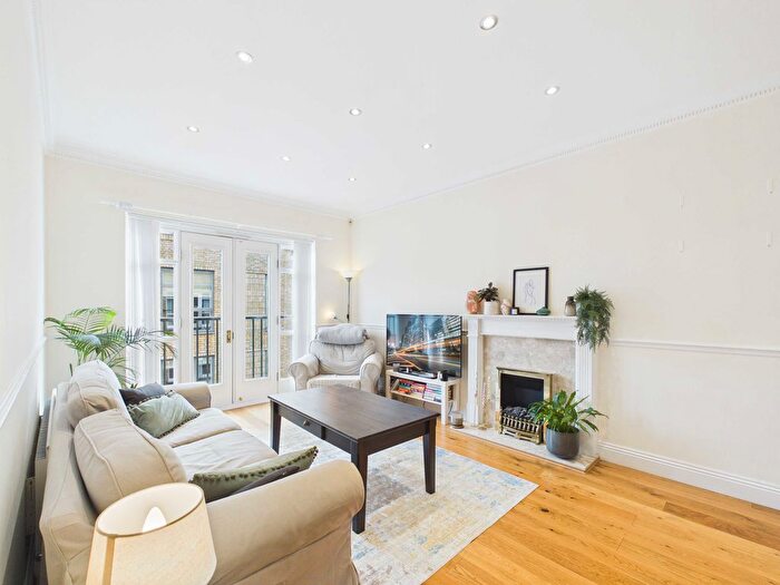 2 Bedroom Flat To Rent In Leathermarket Court, London Bridge, SE1