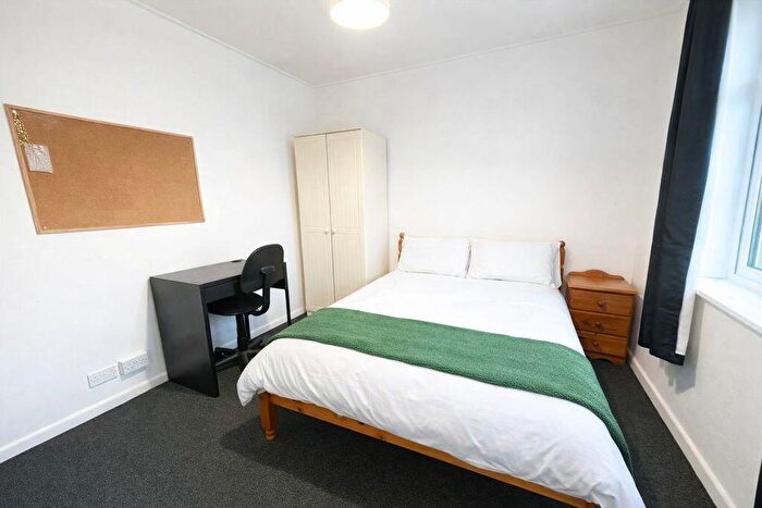 5 Bedroom Semi-Detached House To Rent In Staplefield Drive, Brighton, BN2