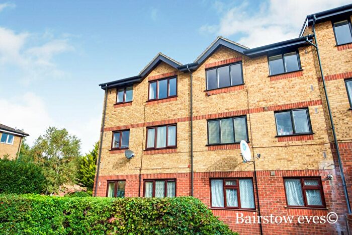 1 Bedroom Flat To Rent In Green Pond Close, Walthamstow, E17