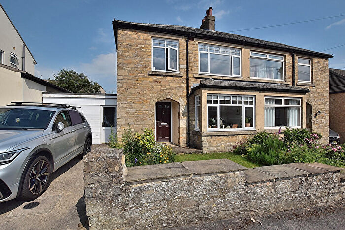 3 Bedroom Semi-Detached House For Sale In Stanley Grove, Richmond, DL10