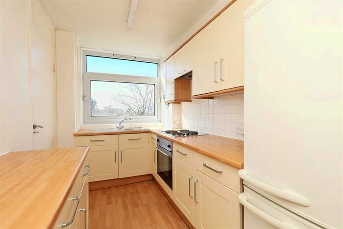 2 Bedroom Flat To Rent In Cotman Close, London, SW15