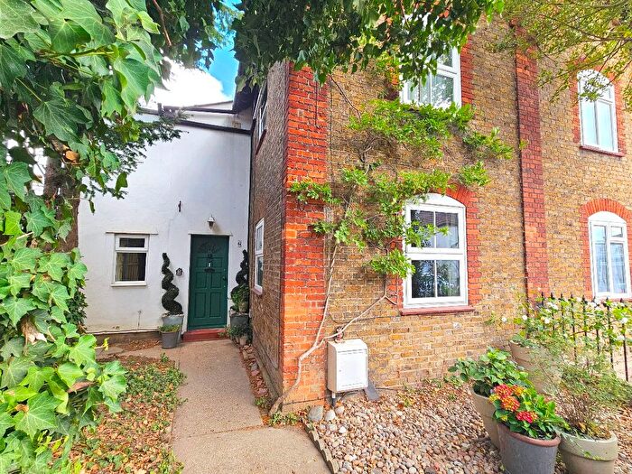 5 Bedroom Semi-detached House For Sale In St. Dunstans Road, Feltham, TW13