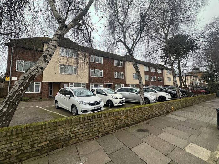 Houses for sale in Porlock Road, Enfield, EN1