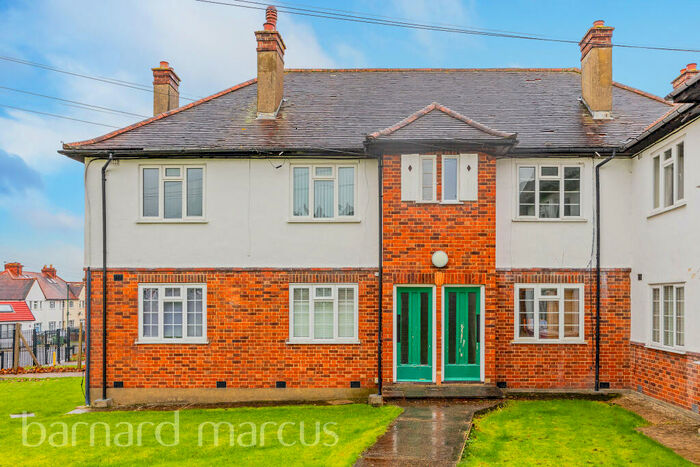 2 Bedroom Apartment To Rent In Alberta Avenue, Cheam, Sutton, SM1