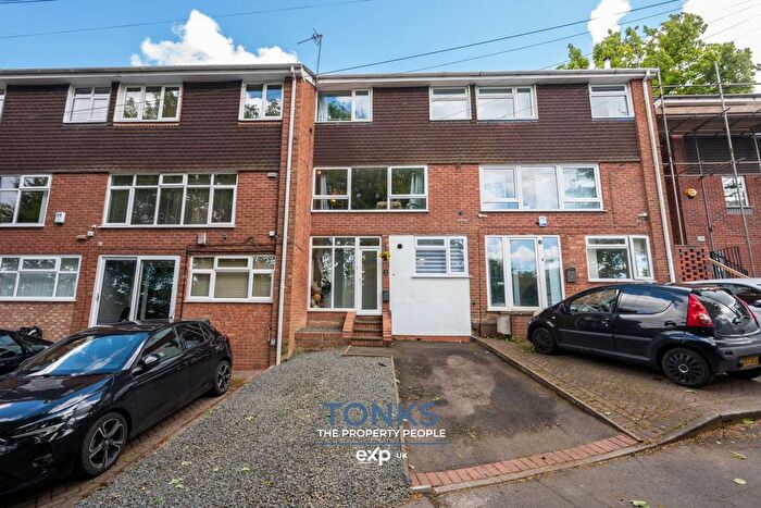 4 Bedroom Town House For Sale In Loughton Grove, Halesowen, B63