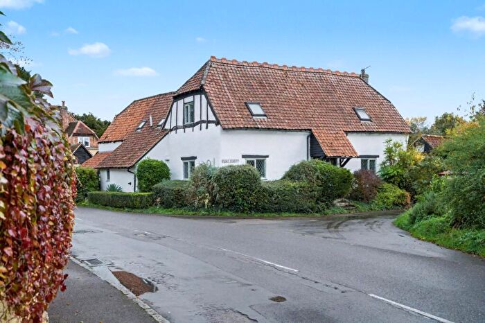 4 Bedroom Detached House For Sale In Station Road, Haddenham, Aylesbury, Buckinghamshire, HP17