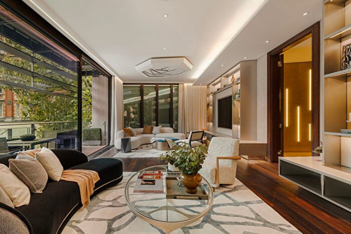 3 Bedroom Flat For Sale In Knightsbridge, Hyde Park, London, SW1X