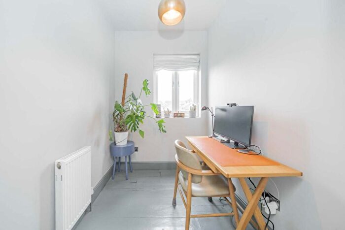 2 Bedroom Flat For Sale In Ferntower Road, Highbury, N5