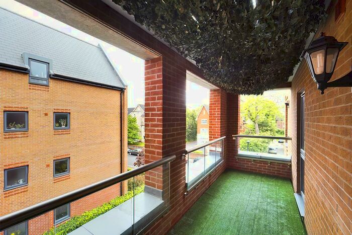 2 Bedroom Apartment To Rent In Moore Close, Southampton, Hampshire, SO15