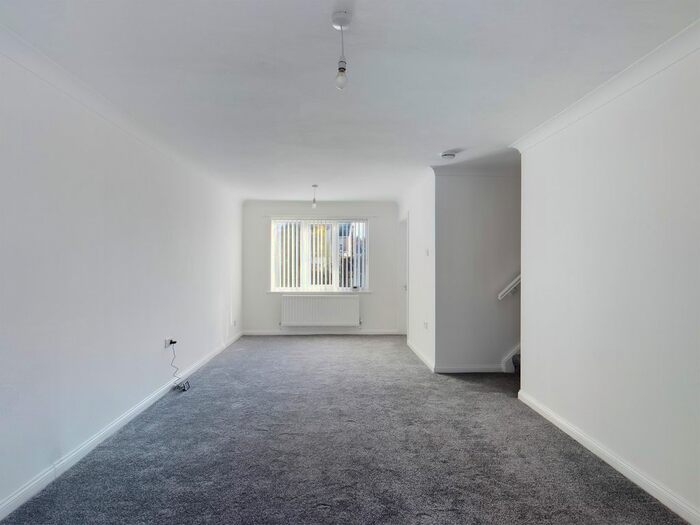 3 Bedroom Semi-Detached House To Rent In Felstead Place, Blyth, NE24