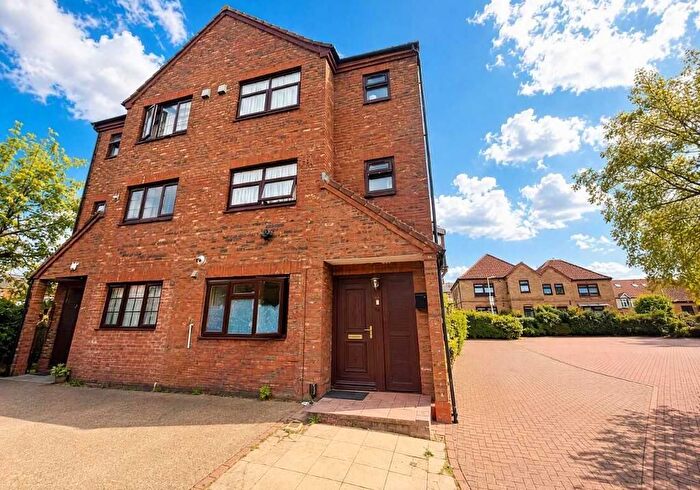 5 Bedroom Property For Sale In Oban Court, Slough, Berkshire, SL1