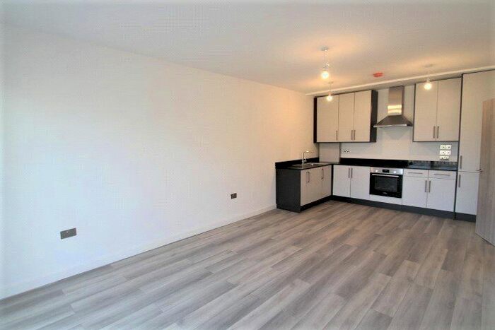 1 Bedroom Flat To Rent In London Road, Staines-Upon-Thames, Surrey, TW18