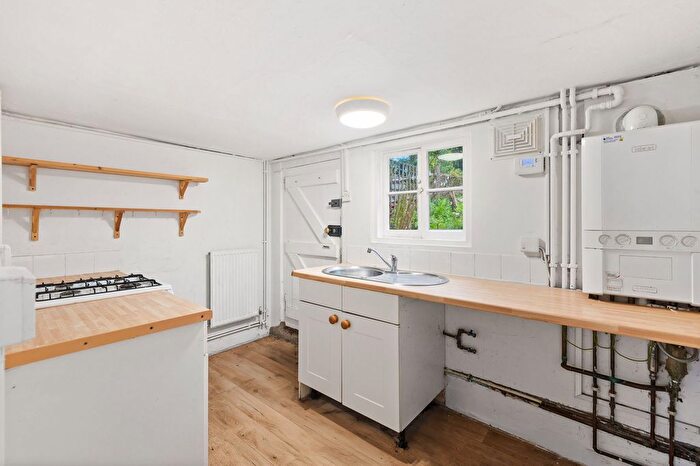 2 Bedroom Cottage For Sale In Newtons Hill, Hartfield, TN7