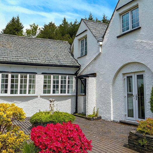 3 Bedroom Link Detached House For Sale In The Nook, Fellside, Bowness On Windermere, LA23