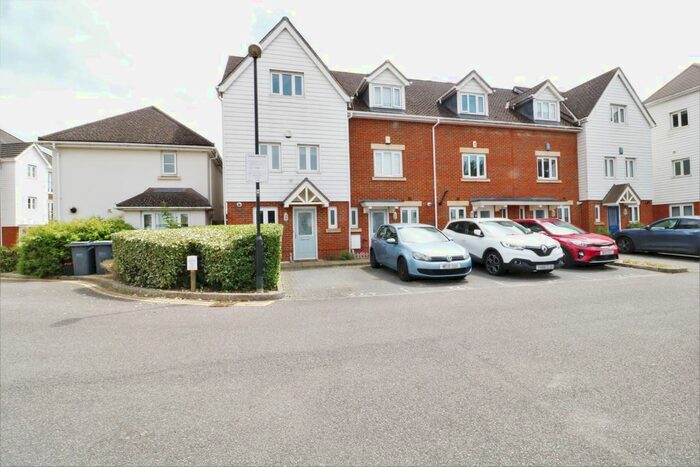 3 Bedroom End Of Terrace House To Rent In Ingram Close, Larkfield, Aylesford, ME20