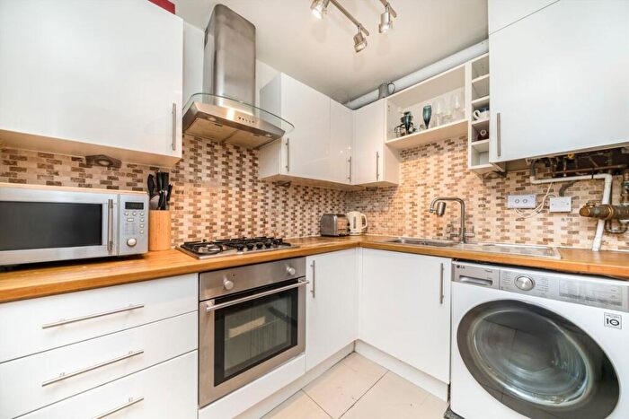2 Bedroom Maisonette For Sale In Bramshaw Road, Homerton, E9 - Photo 7