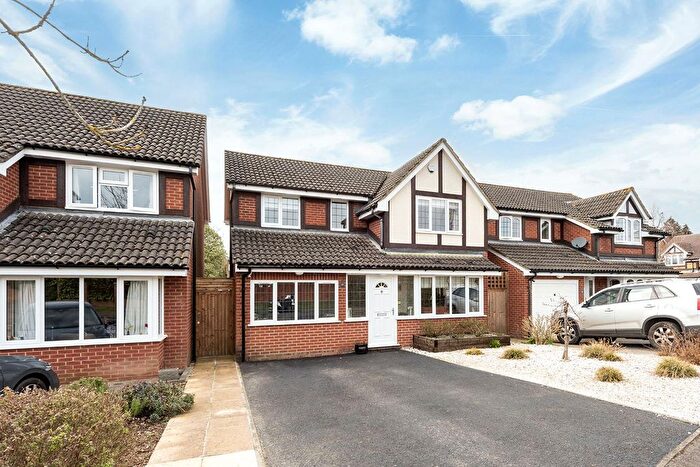 4 Bedroom Detached House For Sale In West End, Woking, Surrey, GU24