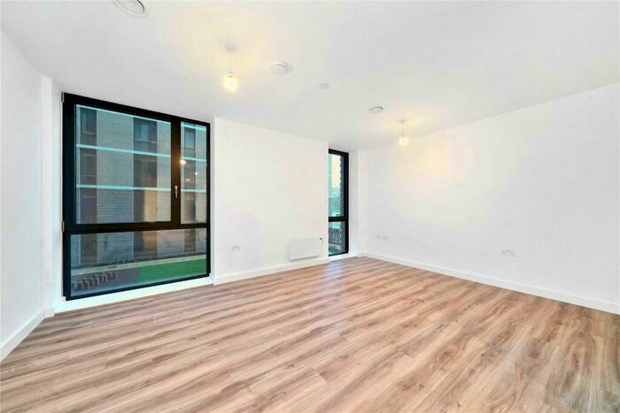 Apartment To Rent In Chevette Court, Kimpton Road, Luton, LU2