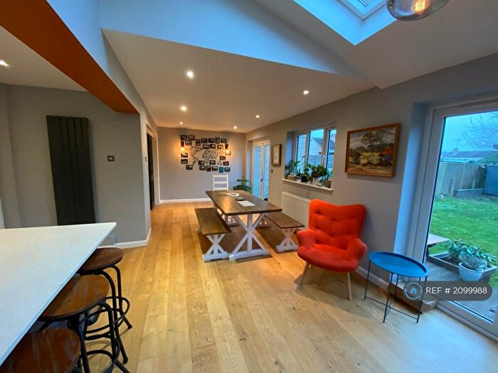 4 Bedroom Semi-Detached House To Rent In Orchard Way, Witney, OX28