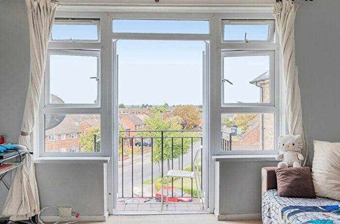 1 Bedroom Flat For Sale In Clare Road, Stanwell, Surrey, TW19