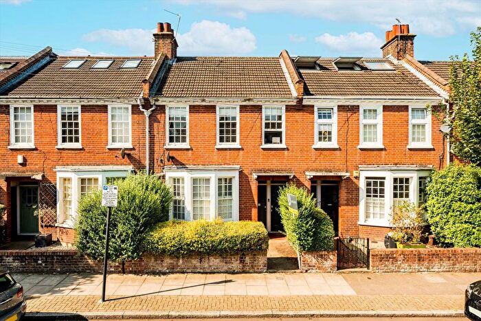 2 Bedroom Flat To Rent In Swaby Road, Earlsfield, SW18