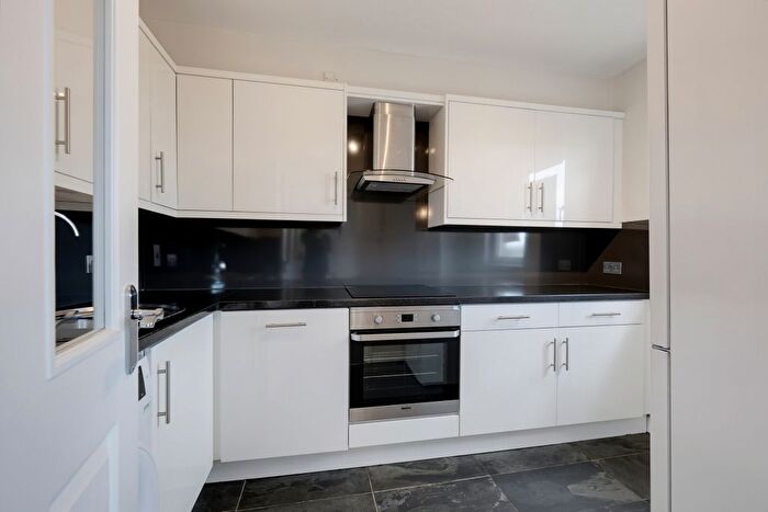 2 Bedroom Flat For Sale In Hardgate, The City Centre, Aberdeen, AB10