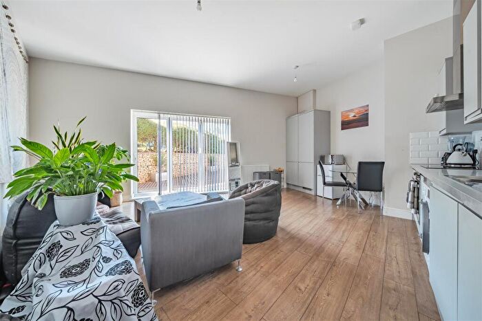 3 Bedroom Flat To Rent In Petunia Court, Malden Manor, KT3