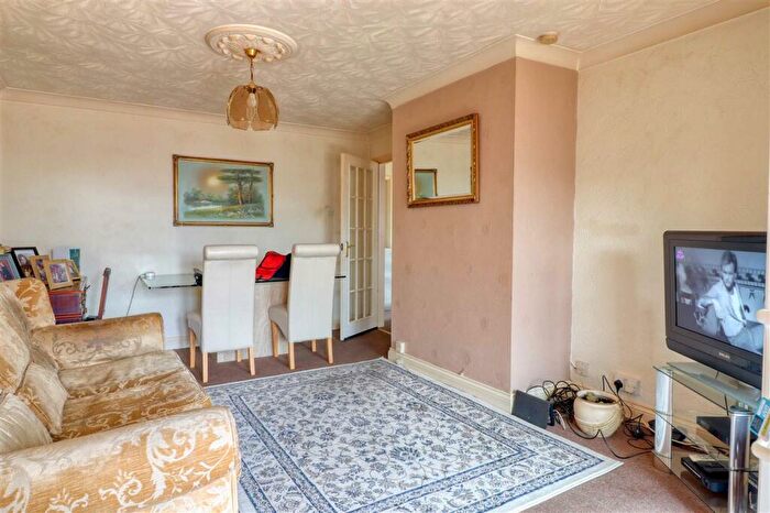 2 Bedroom Bungalow For Sale In Drakes Approach, Clacton On Sea, CO15