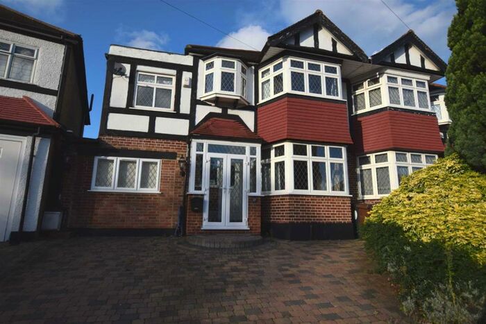 4 Bedroom Semi-Detached House To Rent In Colvin Gardens, Chingford, E4