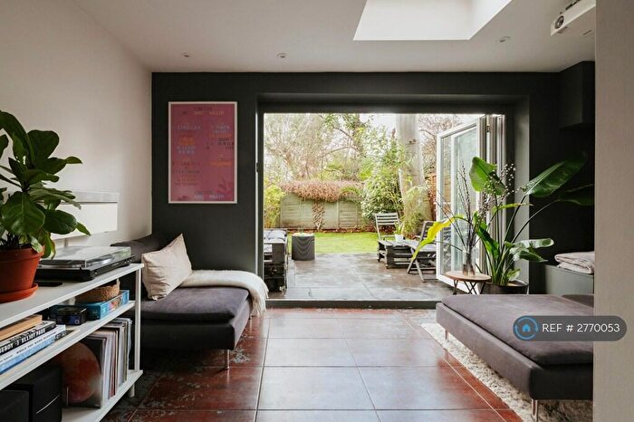 1 Bedroom Flat To Rent In Abersham Road, London, E8