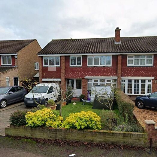 5 Bedroom Semi-Detached House To Rent In Pentland Rise, Bedford, MK41