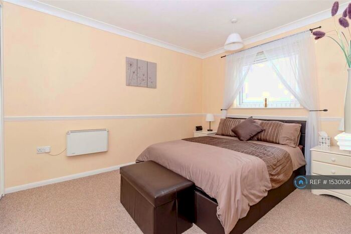 2 Bedroom Flat To Rent In Hawthorn Gardens, Worthing, BN14