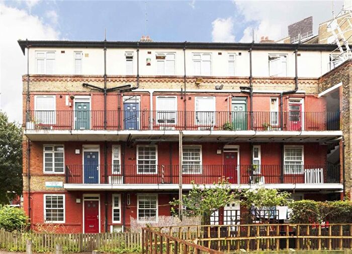 3 Bedroom Flat To Rent In Swan Mead, London, SE1