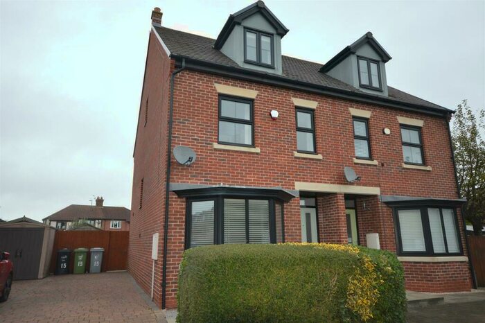 3 Bedroom Semi-Detached House To Rent In Coppenhall Way, Sandbach, CW11