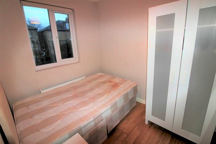 2 Bedroom Flat To Rent In Blackstock Road, Finsbury Park, London, N4