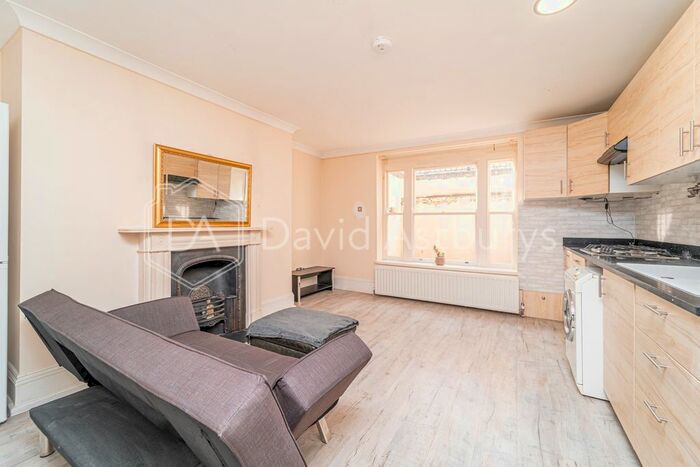 3 Bedroom Flat To Rent In High Street, Hornsey, Crouch End, London, N8