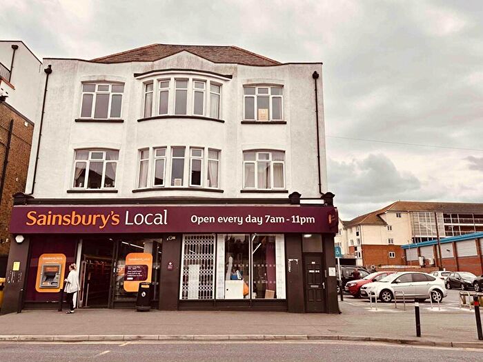 2 Bedroom Flat To Rent In Westcliff On Sea, Essex, SS0