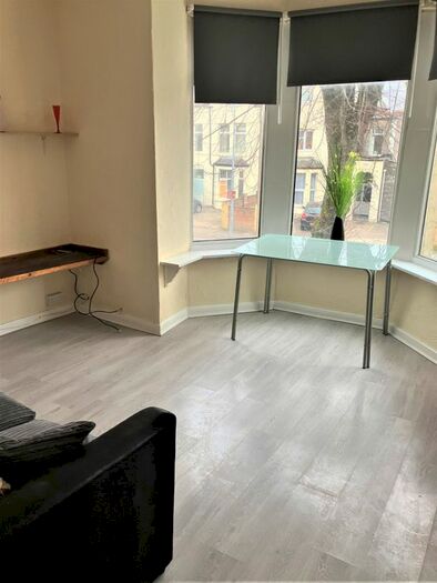 1 Bedroom Flat To Rent In Richmond Road, Cardiff, CF24