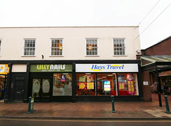 2 Bedroom Flat To Rent In Bampton Street, Tiverton, EX16