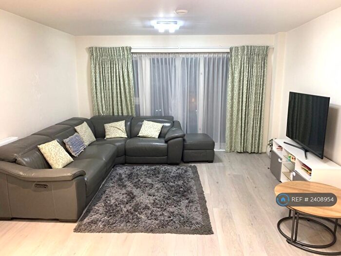 2 Bedroom Flat To Rent In Trevithick, Slough, SL1